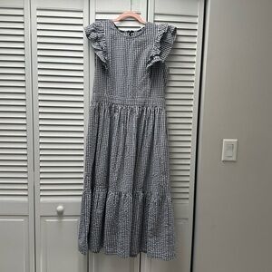 Barbour gingham dress. Ruffled sleeves. Pockets. Tiered skirt. Fits beautifully.